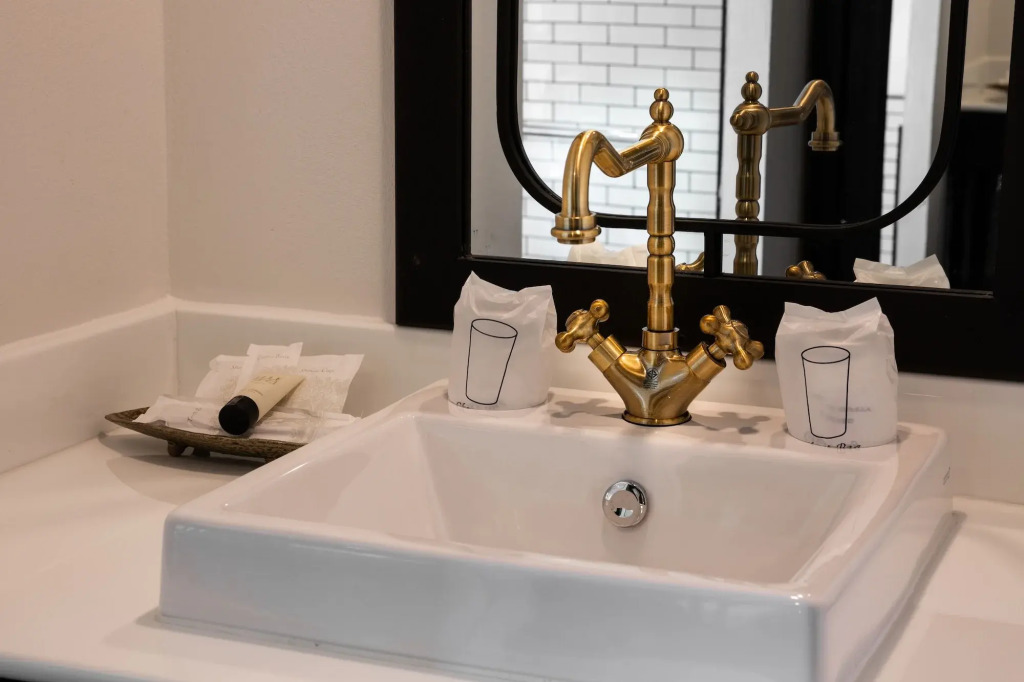 MORA Boutique Hotel