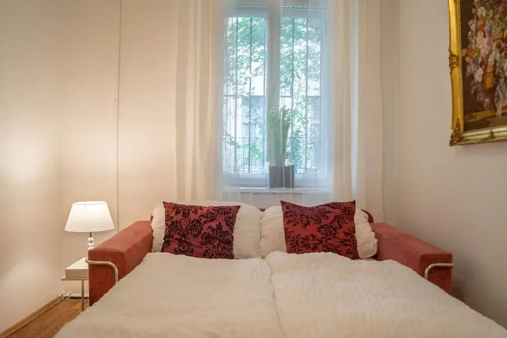 Timeless 2BR Near Downtown
