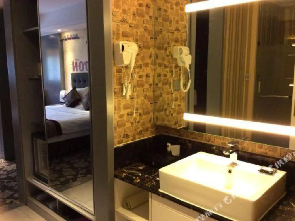 Jinghe Fashion Hotel