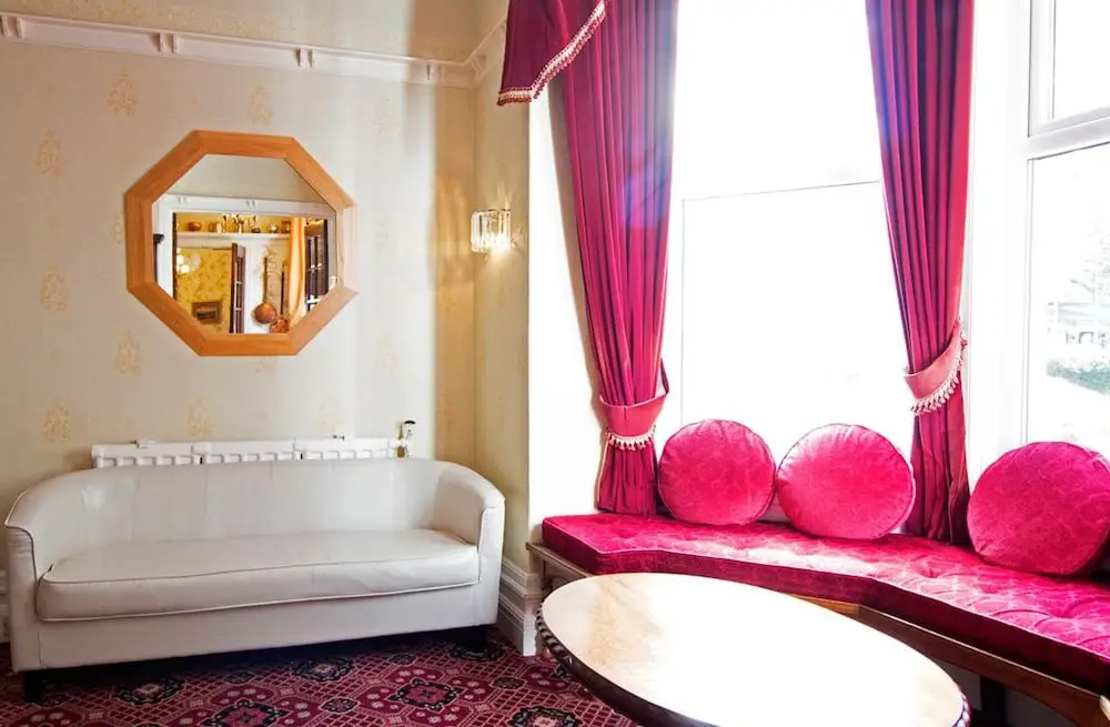 Evans Hotel