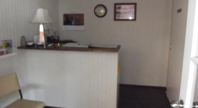 Country Roads Motor Inn