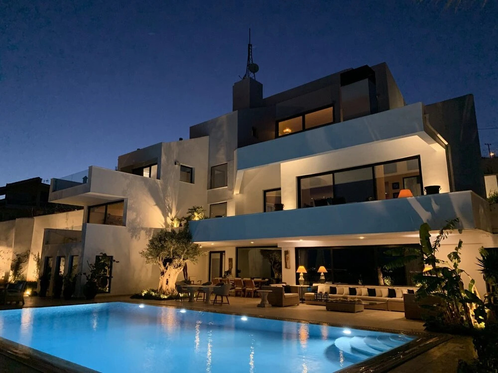 Luxury Villa Marathon