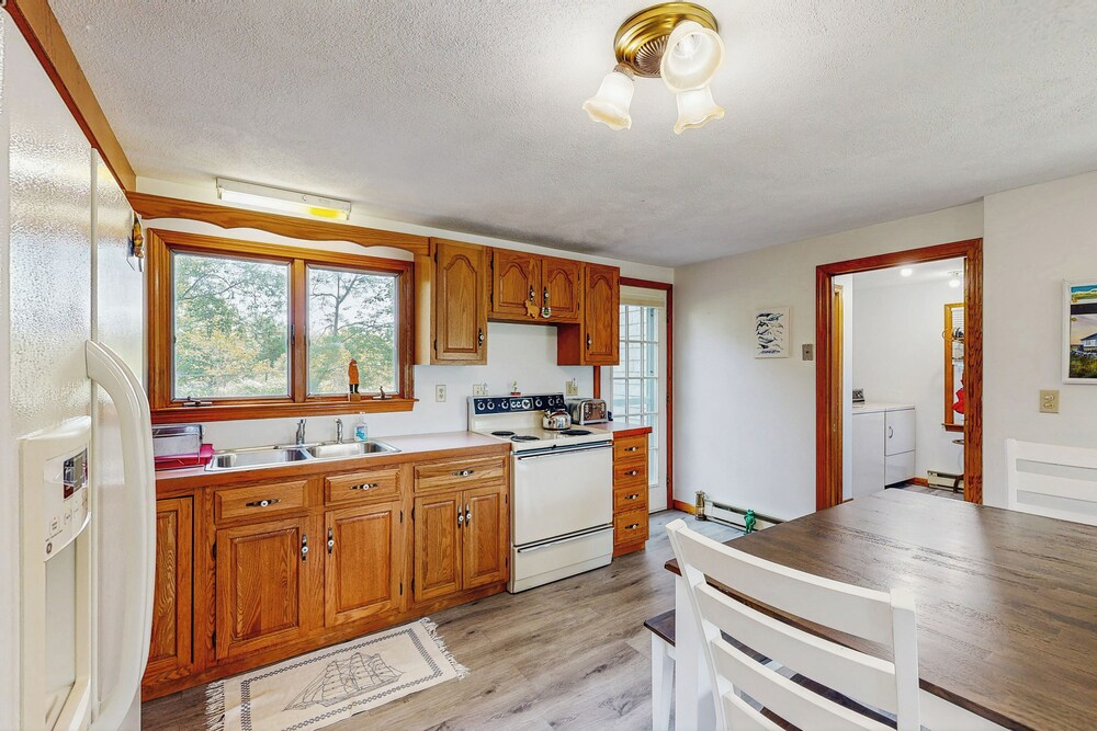 1 Mi to Dtwn Nantucket! Family Getaway w/ Deck