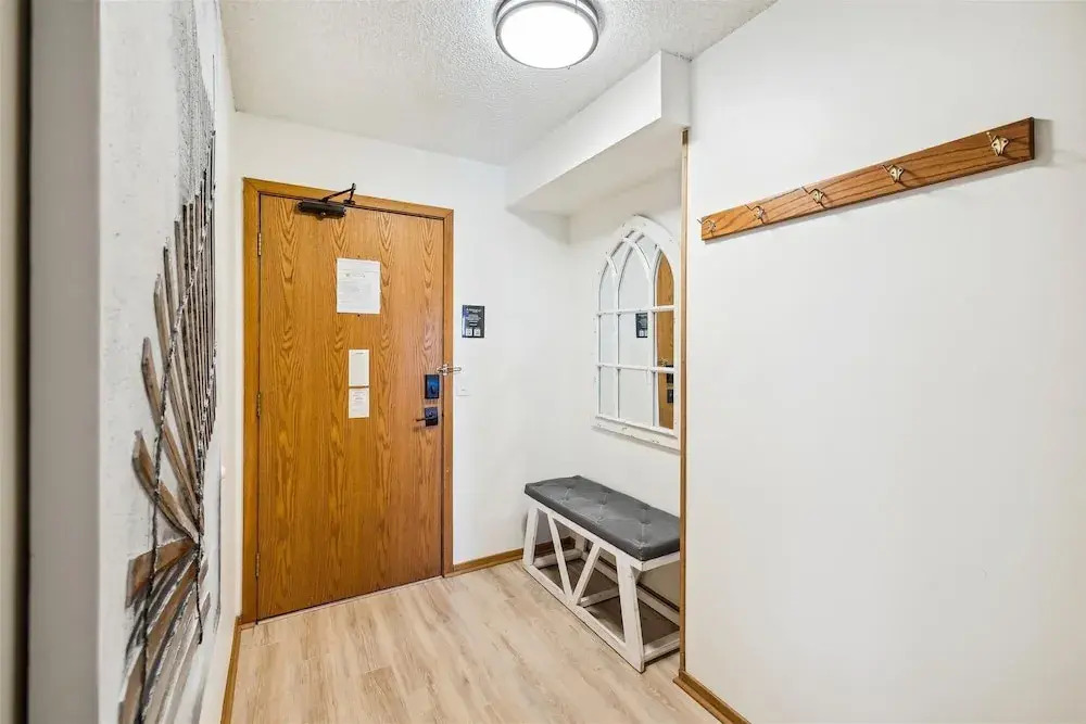 Woods Manor B101 1 Bedroom Condo by Redawning