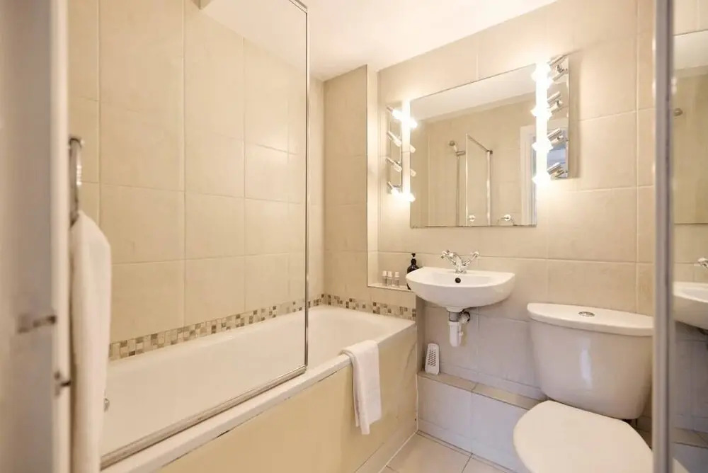 The Holland Park Crib - Classy 2bdr House