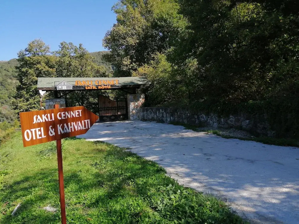 Sakli Cennet Esadiye
