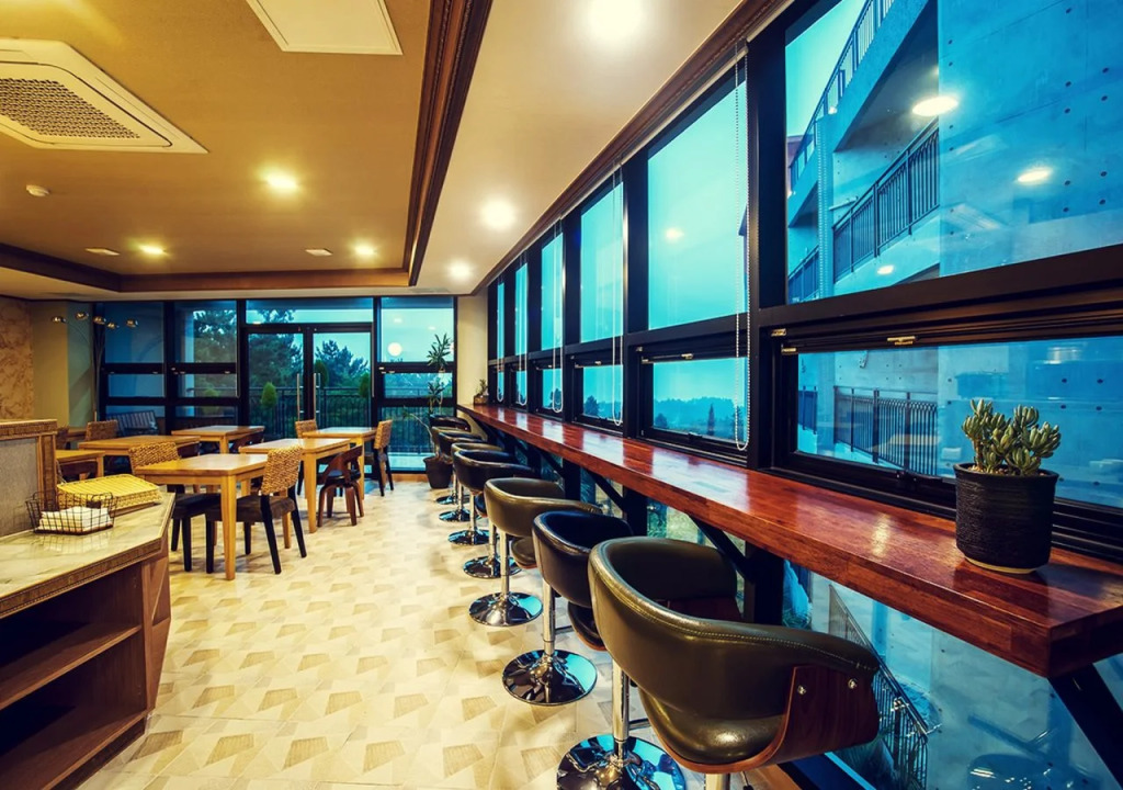 J View Hotel