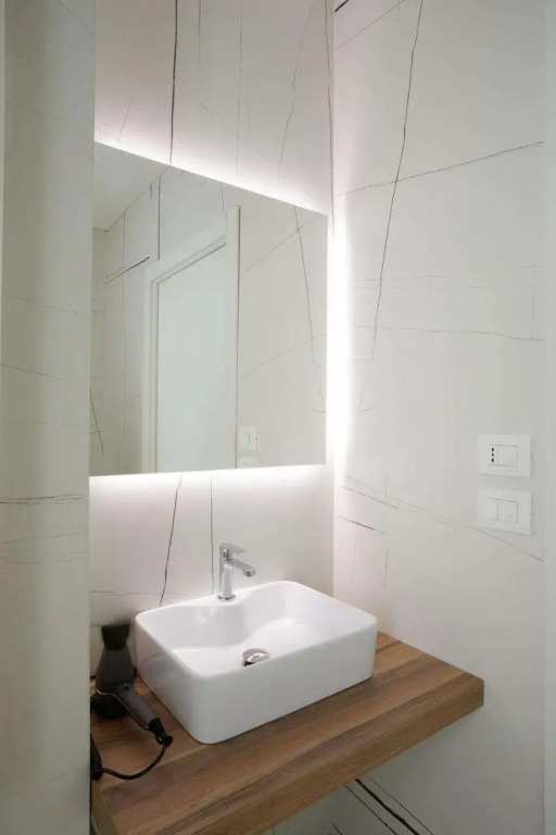 Glass House - Smart Rooms & Parking