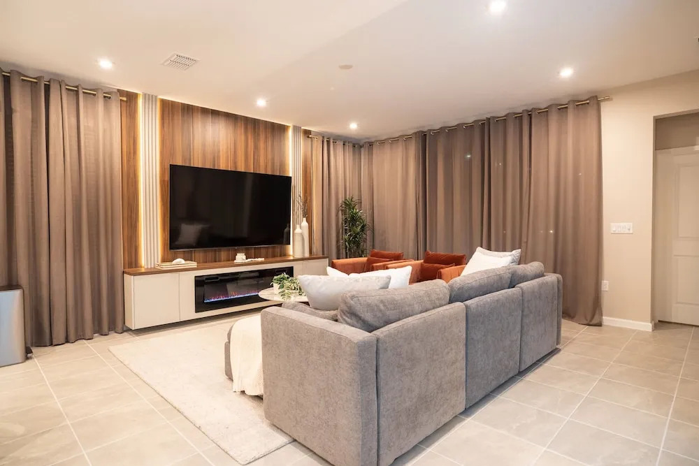 8BR Home With Pool Theater at Solara Resort