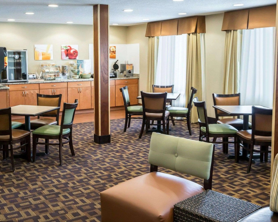 Quality Inn Chesterton near Indiana Dunes National Park I-94