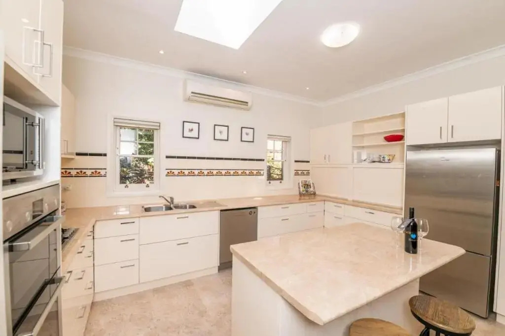 Hillside Cottage │ Comfy, Spacious, Walk to CBD & Stannies
