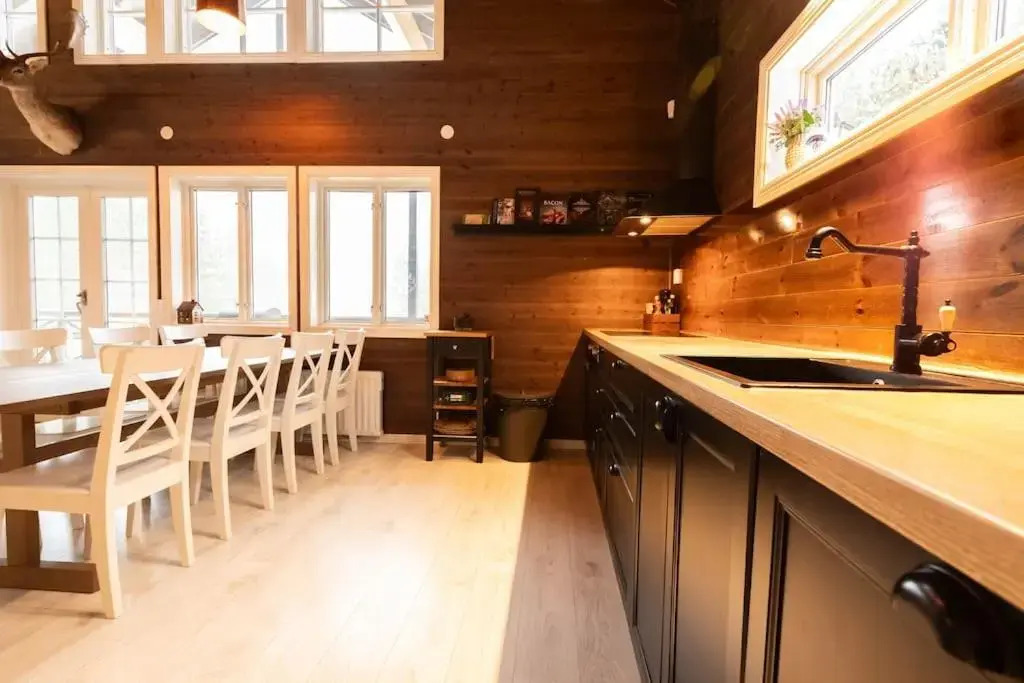New big cabin with a stunning view