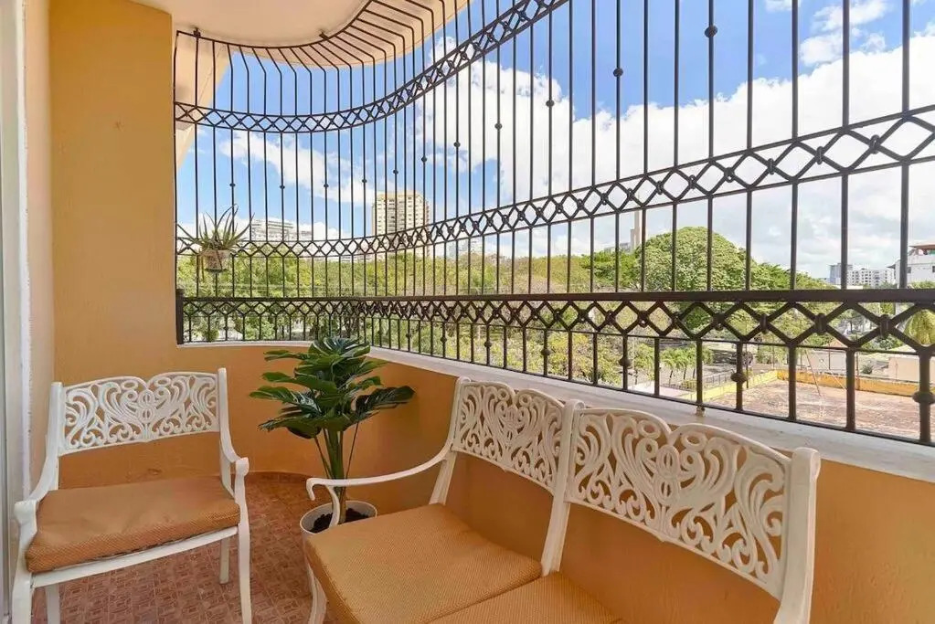 Oasis in front of the PARK/ 3BR W/ FAMILY ROOM + STUDY