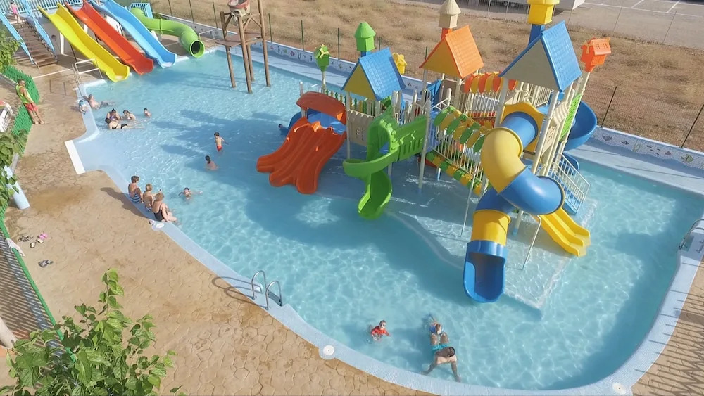 Camping y Bungalows Monmar