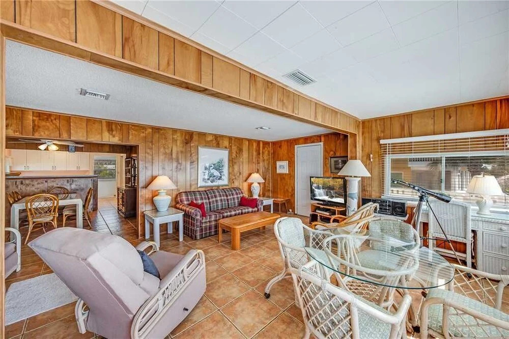 Gulf Pearl, 2 Bedrooms, Beach Front, Gas Grill, Sleeps 7