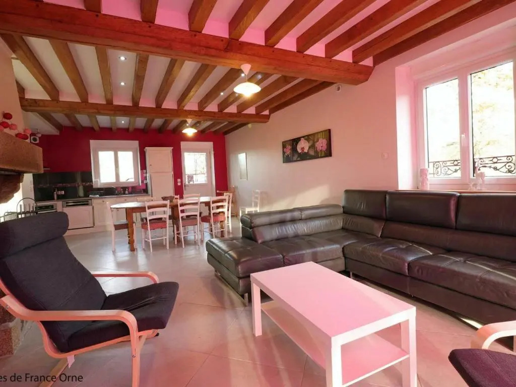 Maison spacieuse à St Denis de Villenette avec jardin clos - FR-1-497-115