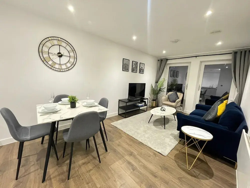 Bed2bathroom - 10minutes From Citycentre & Quays