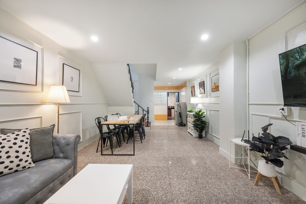Arun Sa Wad House Sukhumvit 4 Guests