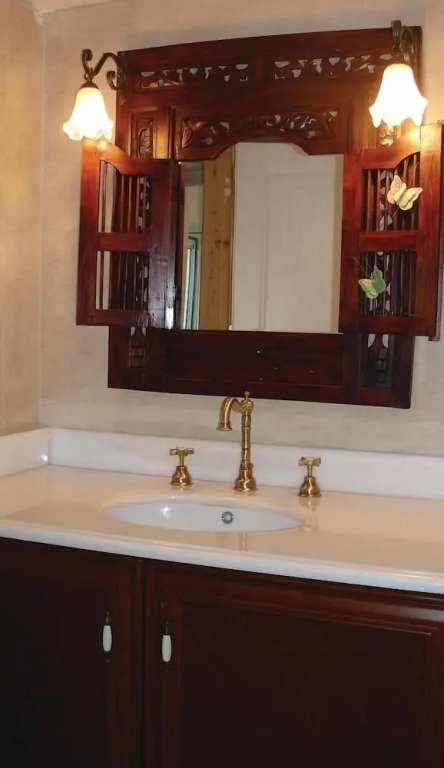 2 Bedroom Lovely Home In Kalamata