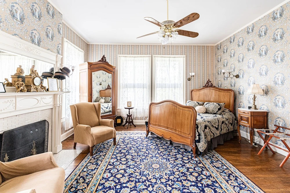 Vrooman Mansion B&B