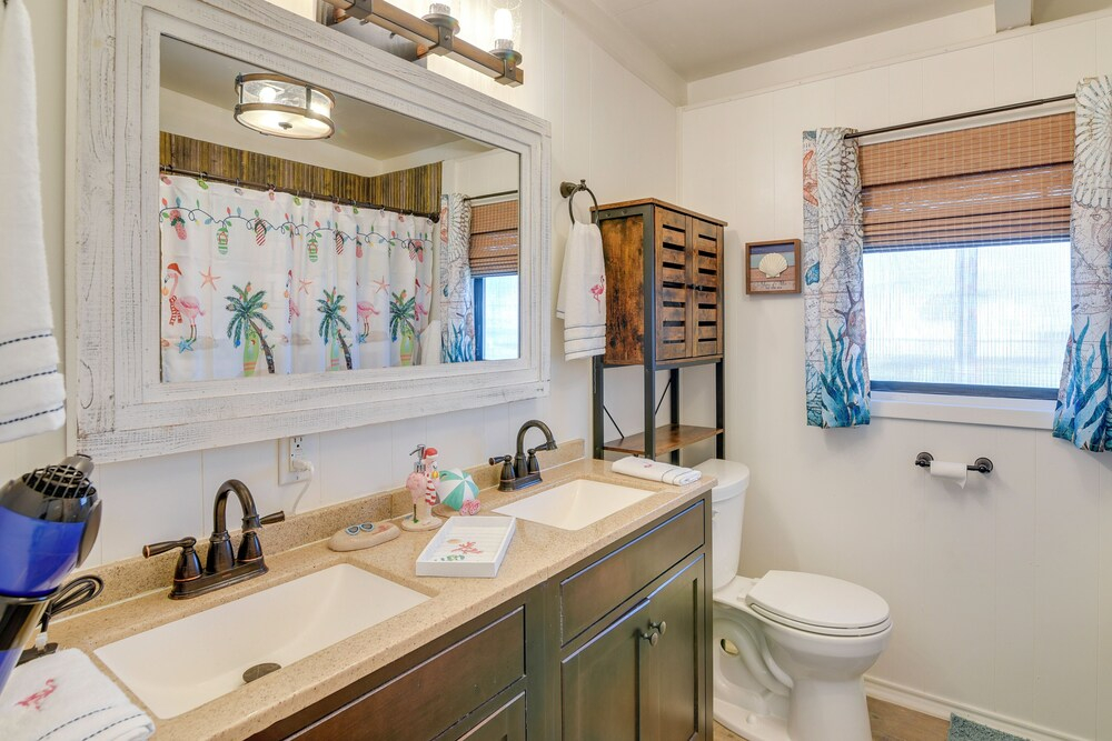 Steps to Surfside Beach! Ocean-view Texas Retreat
