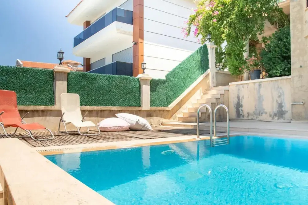 Enchanting Villa With Backyard in Cesme Near Beach