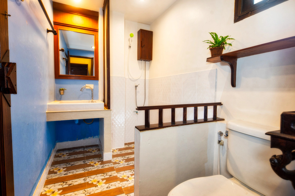 Ban Kong Rao Guesthouse - Quiet Santitham Oasis - Charming Garden & Mountain Views
