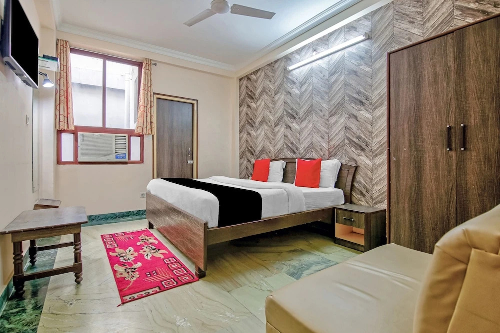 Collection O 41962 Hotel VS Continental