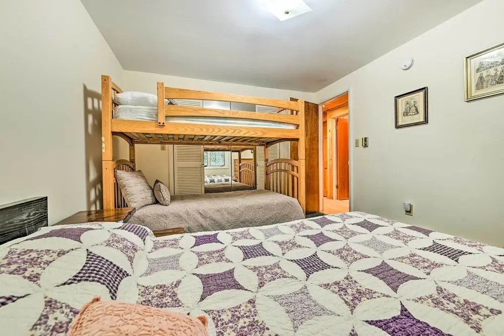 West Dover Home w/ Deck ~ 2 Mi to Mount Snow