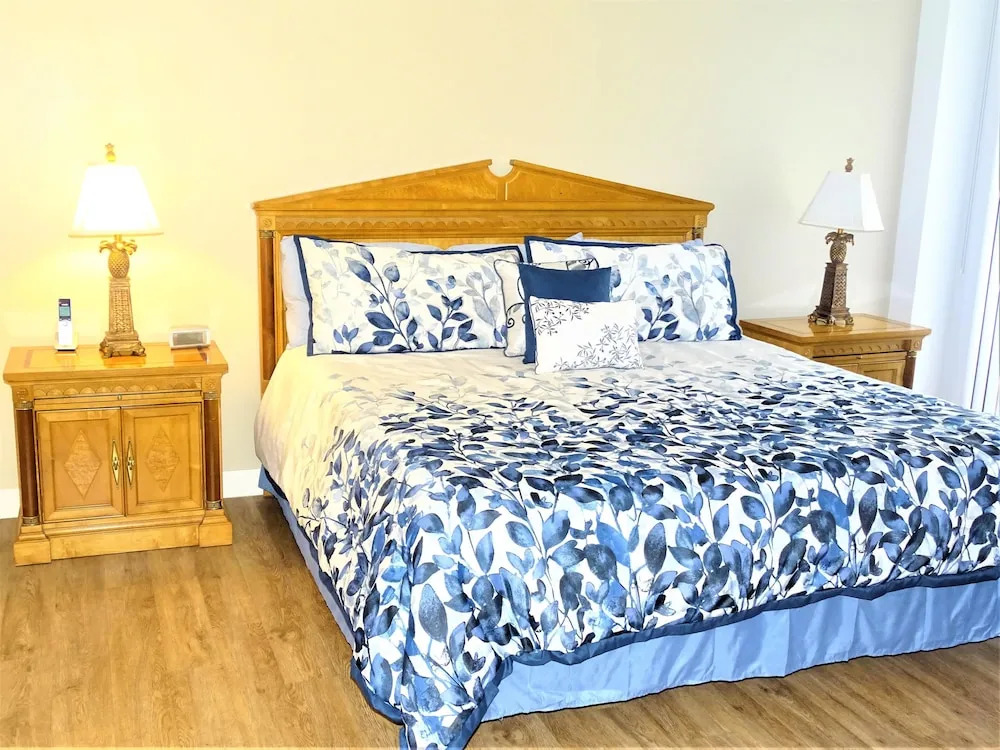 Gulf And Bay Club- B508 Beautiful Unit! 2 Bedroom Condo