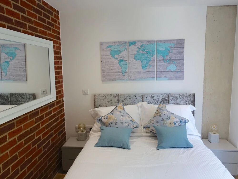 Platform Apartment