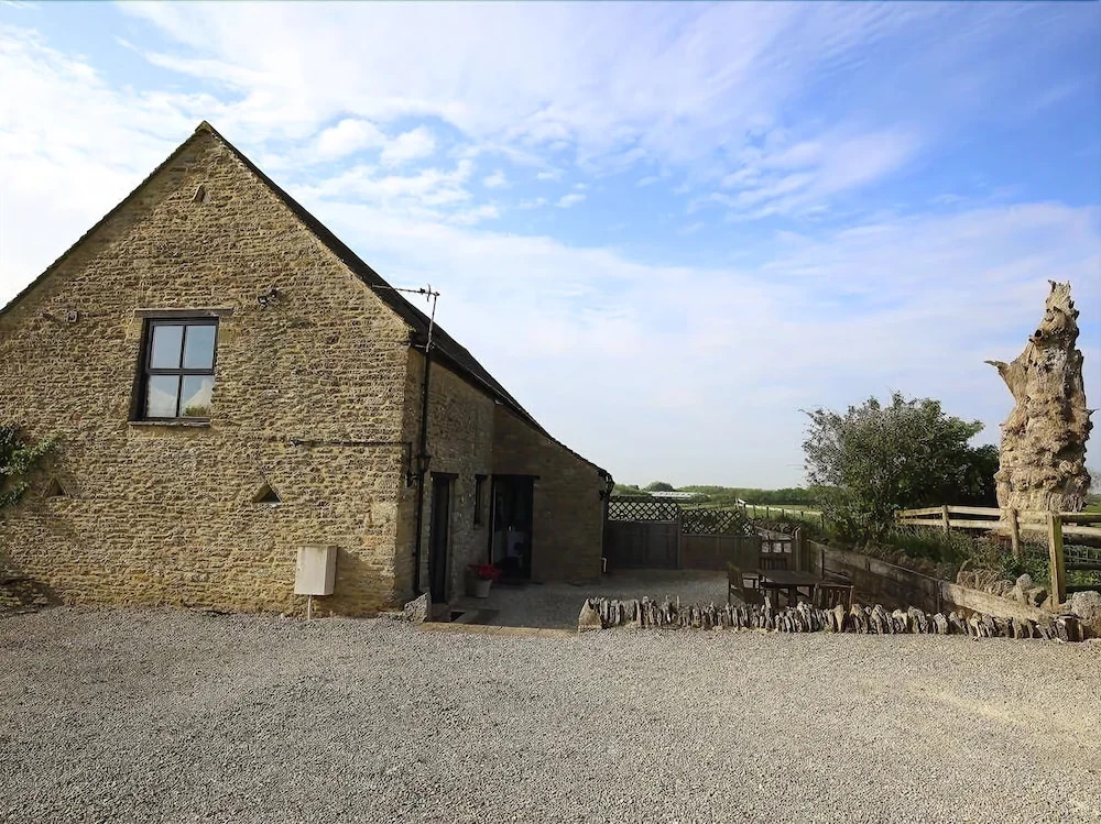 The Old Oak Tree Barn
