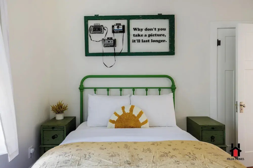 Remodeled 1920s Bungalow and Retro Casita, Hammock