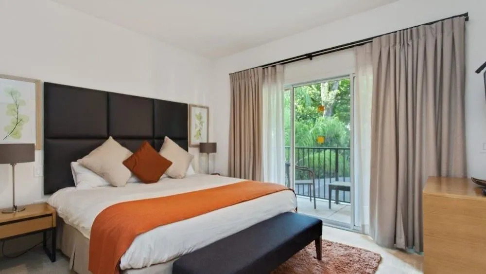 Copper's - 3 Br townhouse by RedAwning
