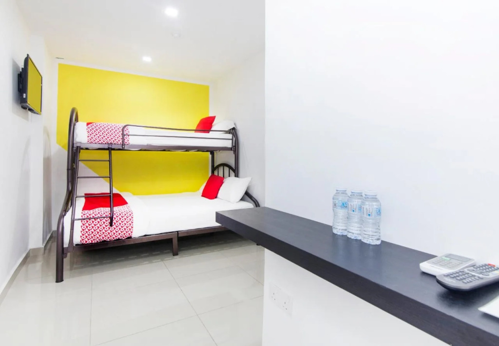 OYO 330 Cchinee Hotel