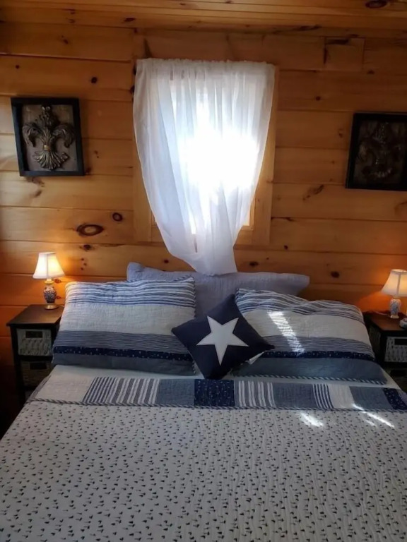 Captain's Quarters, Close To Downtown Ogunquit 1 Bedroom Cottage by RedAwning