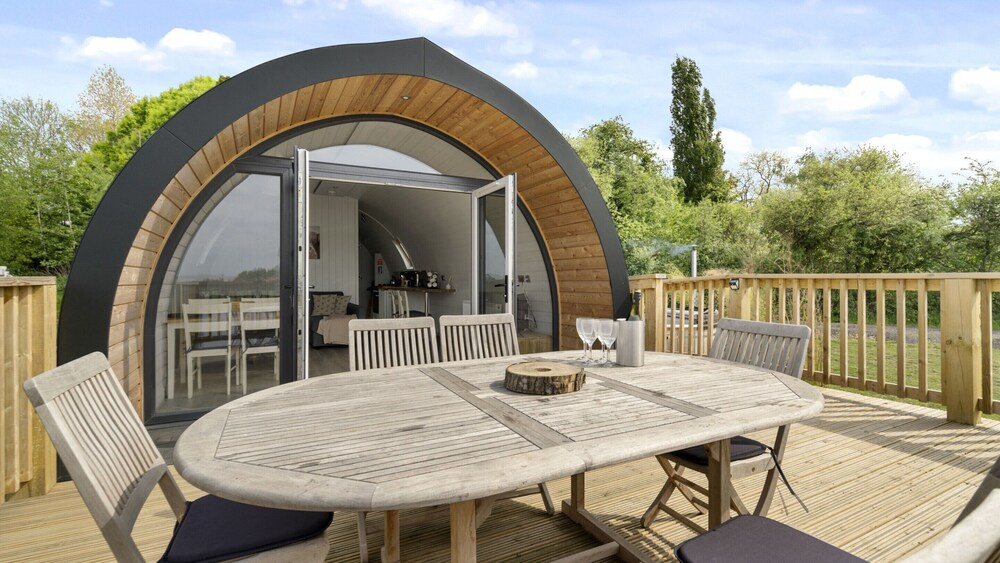 Chalet in Hertford With Lakeview Hot Tub