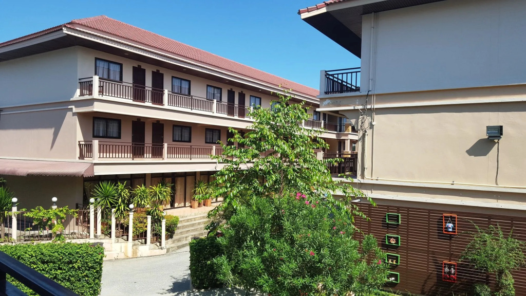 Panupong Hotel