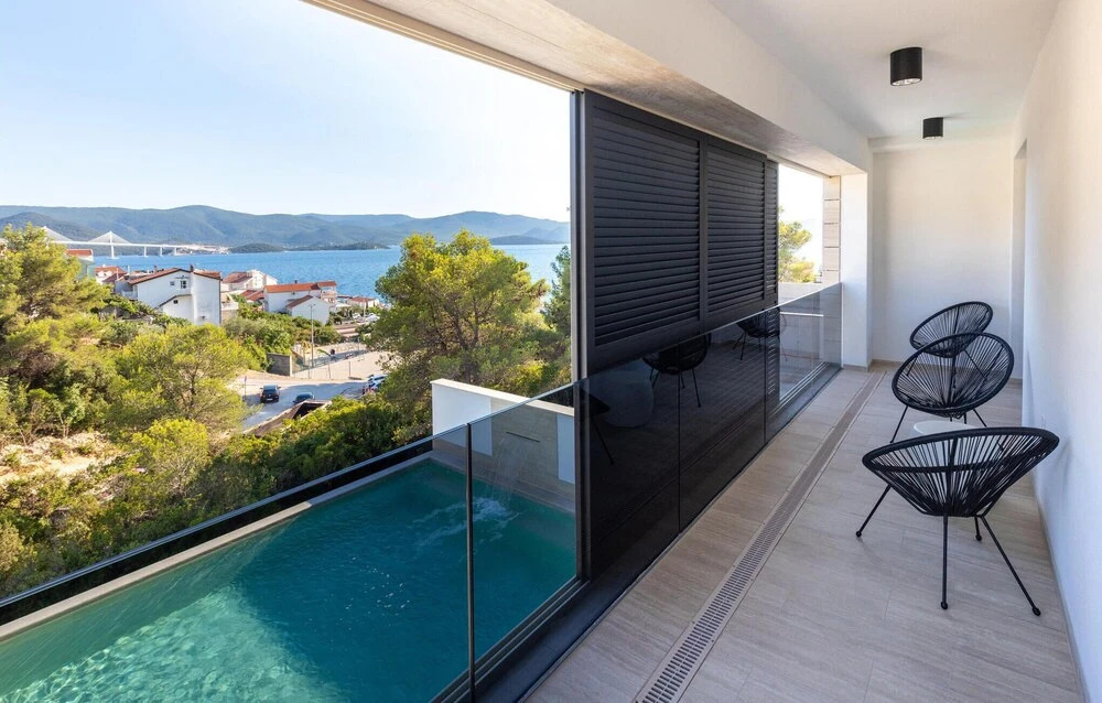 Awesome Home In Komarna