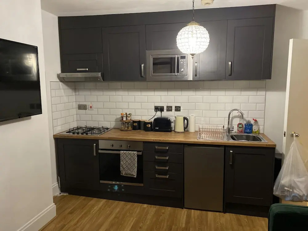 1 Bedroom Flat in Well Connected Part of London