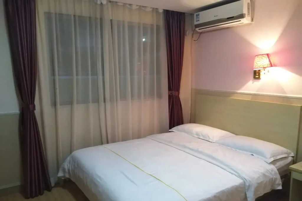 Shenzhen Jingnan Hotel (East Station Buji Subway Station)