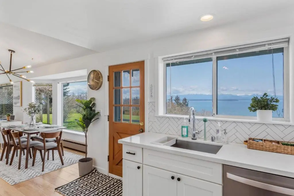 @ Marbella Lane - Waterfront 2BR+Studio Whidbey ISL
