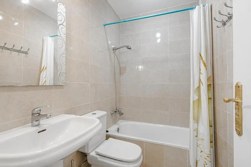 RED Large family apartment, three floors, 10 guests