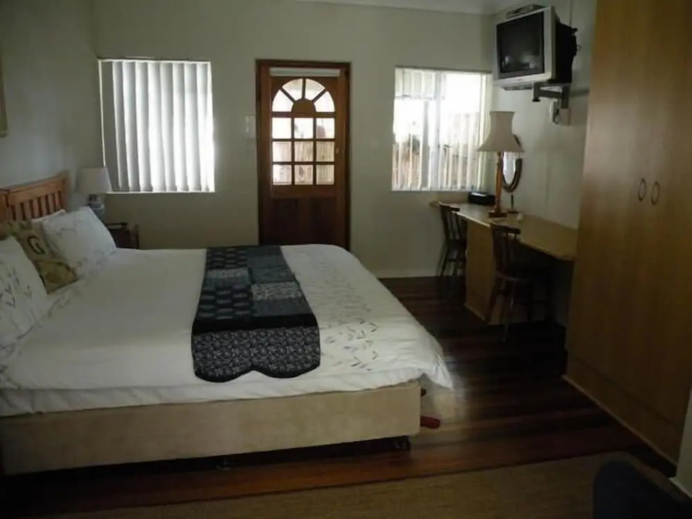 Parrot Peek B&B