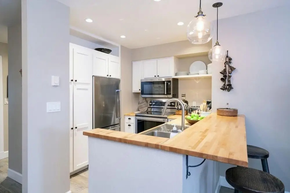 Ski In/out In Town! Ski Area Views, Fireplace, Hot Tub 2 Bedroom Condo by RedAwning