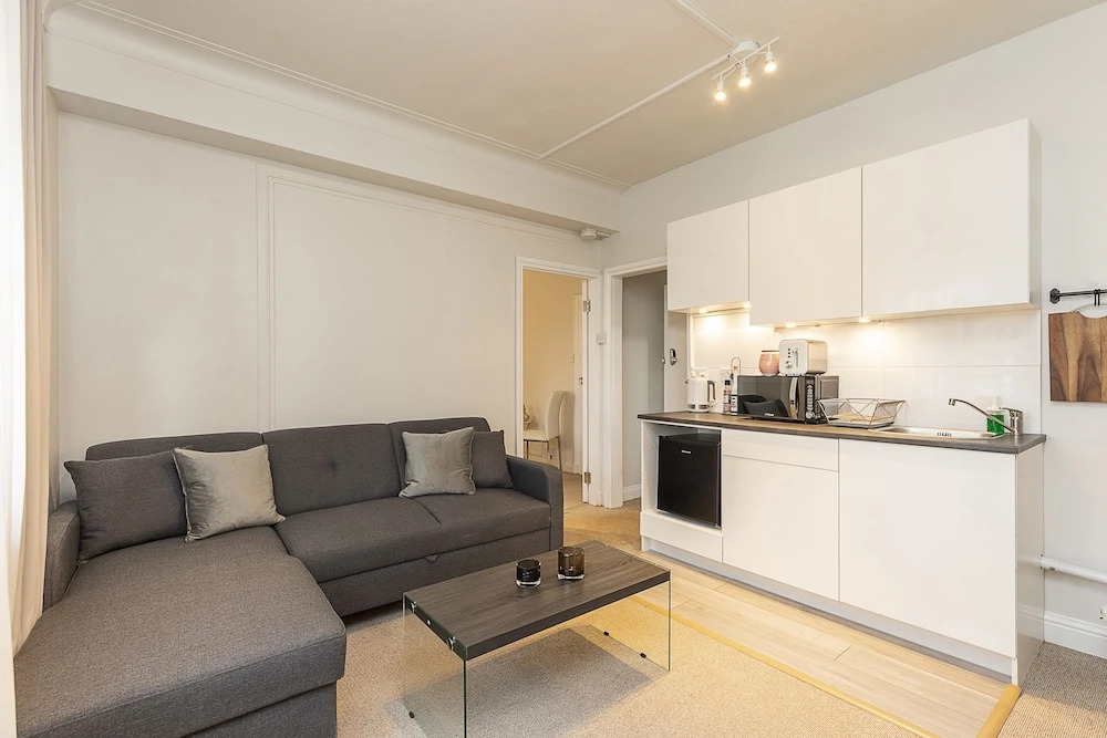 Grand Swiss Cottage Apartment