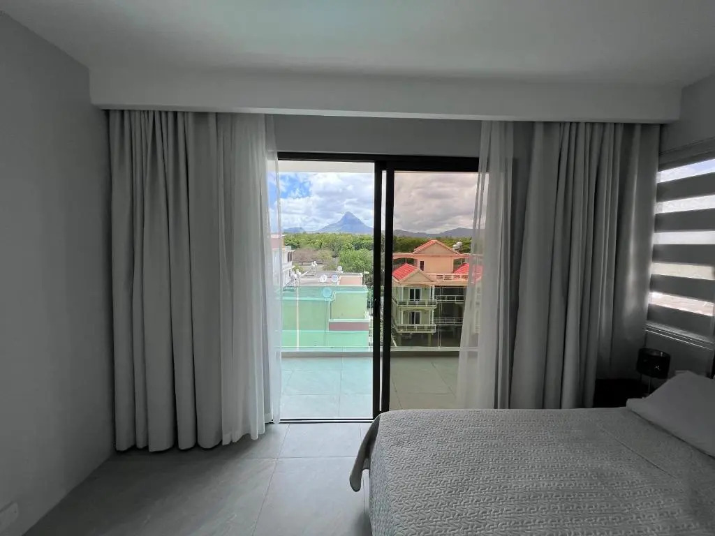 3BD Luxury Penthouse, Big Terrace, 5min from beach