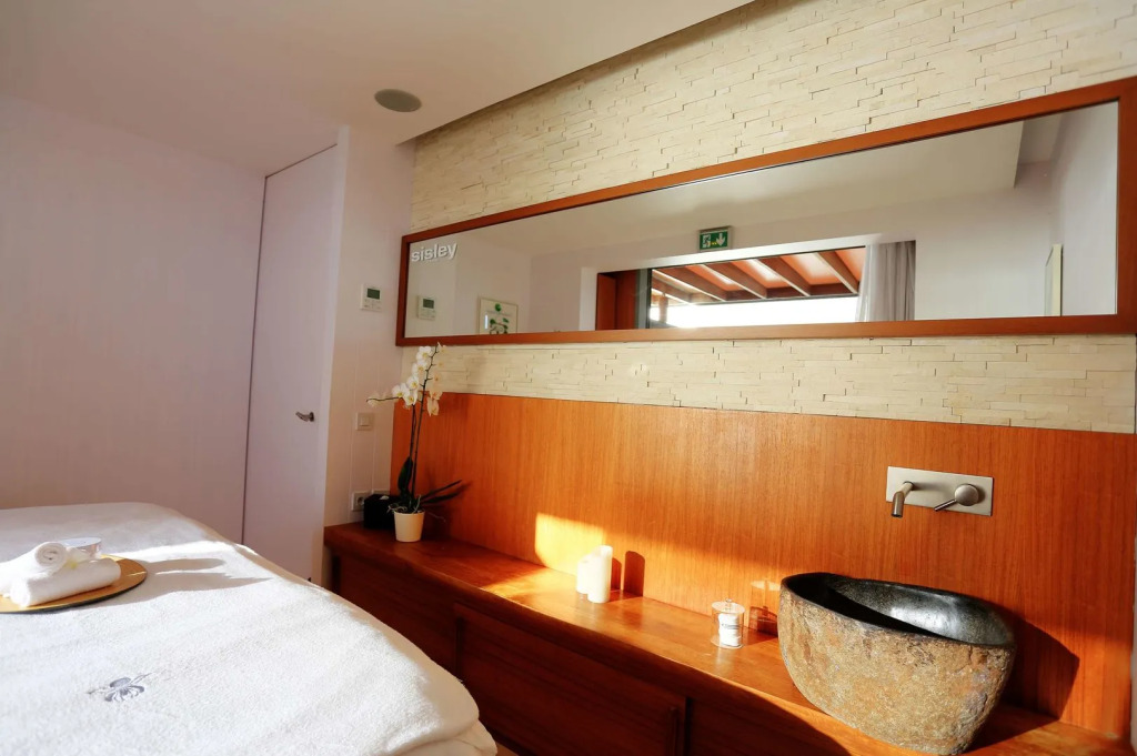 Christopher Hotel