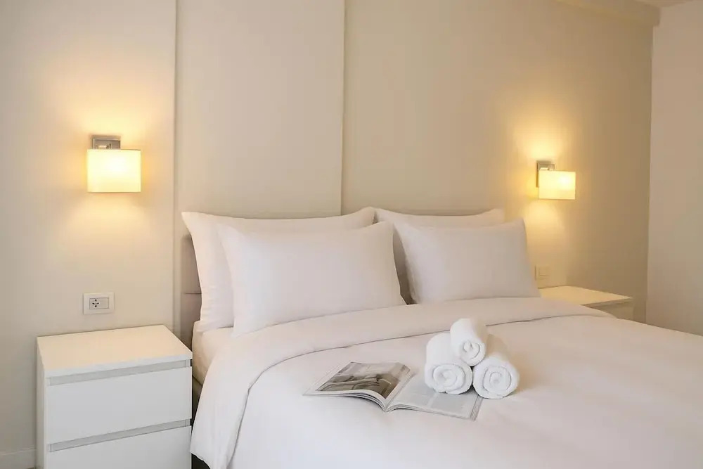 White Moon Apartments