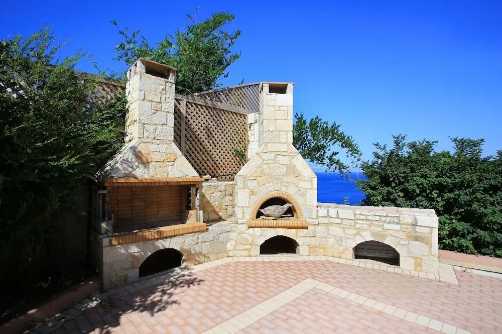 Villa Diktynna Embrace the Endless Blue
